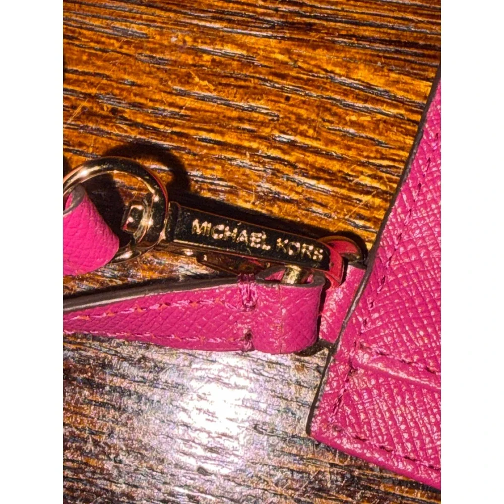 Michael Kors Jet Set Pink Leather ID Lanyard Badge Holder Gold Logo